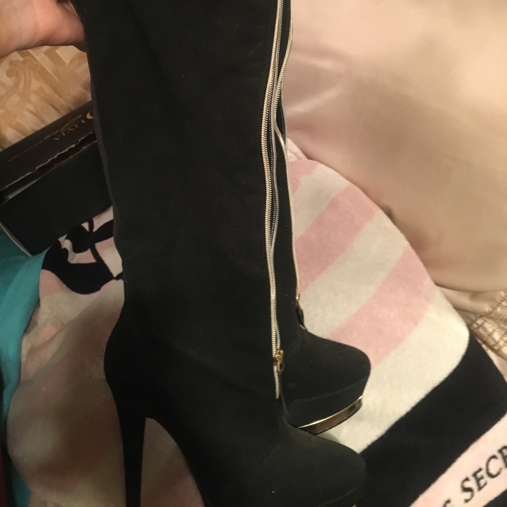 Black zipper boots